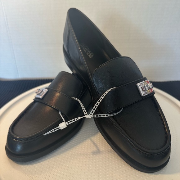 🆕Michael Kors Leather Loafers - Picture 1 of 11
